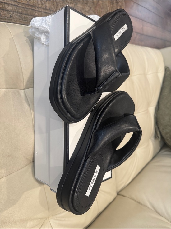 Steve Madden Shoes - Steve Madden Black Padded Thong Sandals with Cushioned Footbed